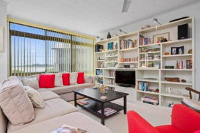 Family friendly apartment with a stunning view, Ballina